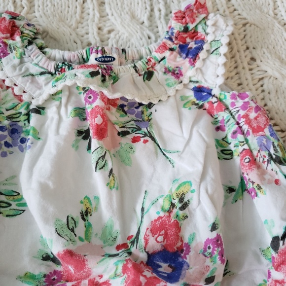 5/$25 Sale- GAP Floral Onesie - Picture 2 of 6